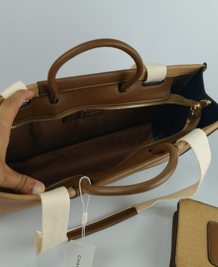 Chrls and Kth Elegant Handbag