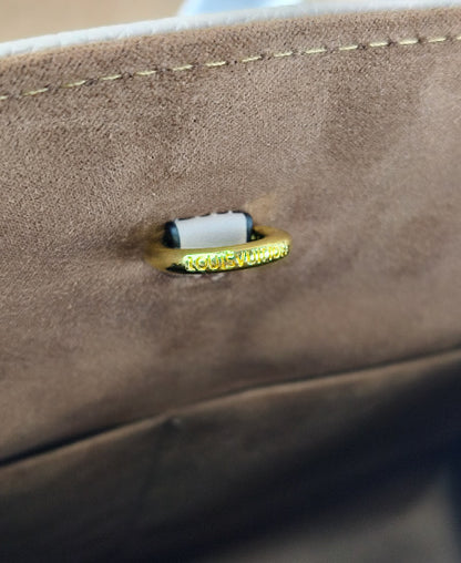 Lou Vton Onthego MM Handbag
