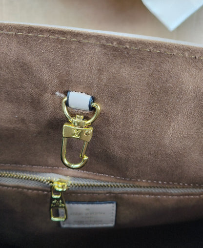 Lou Vton Onthego MM Handbag