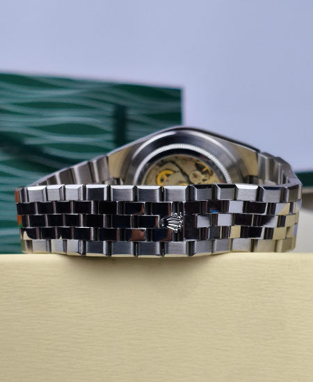 RLX Land-Dweller Oyster, 40 mm, platinum M127336-0001