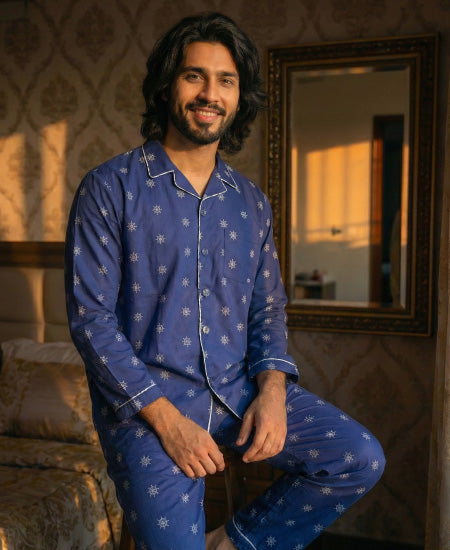 Royal Ship Wheel Night suit
