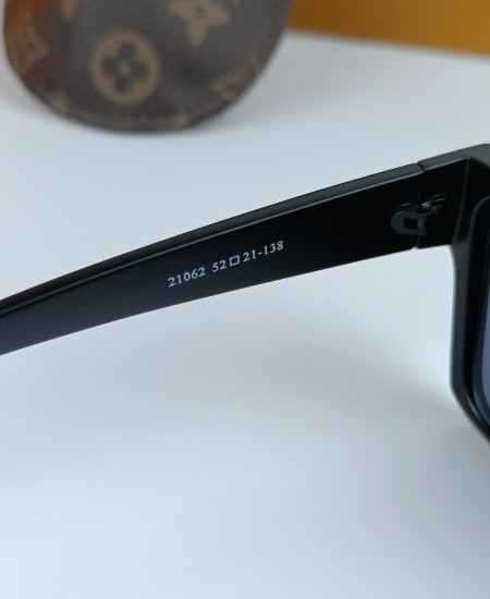 1.1 LV Evidence Sunglasses