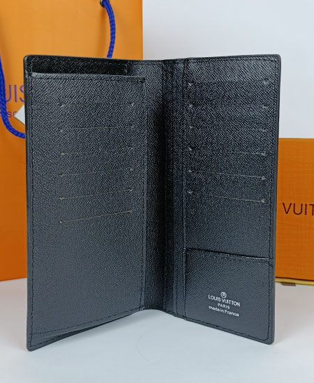 LV Men's Long Wallet in Pakistan