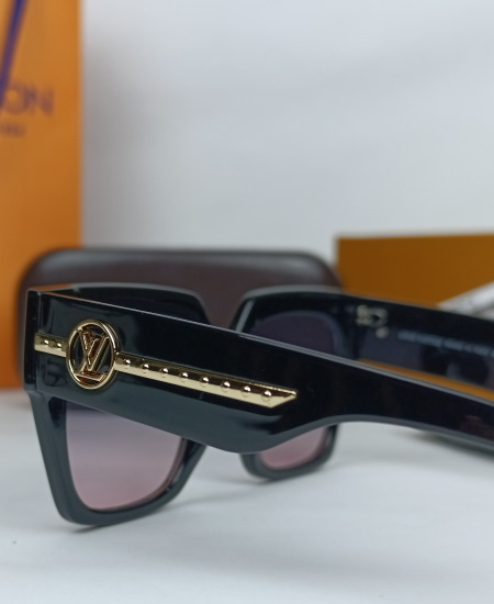 LV Women's Sunglasses in Pakistan