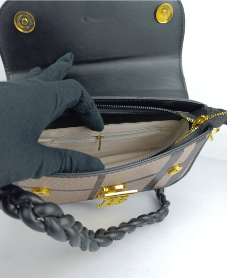 Burberry Ladies Hand Carry - Image 4