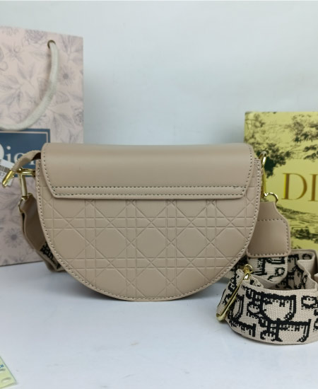 Dior Handbag Apricot - Image 6