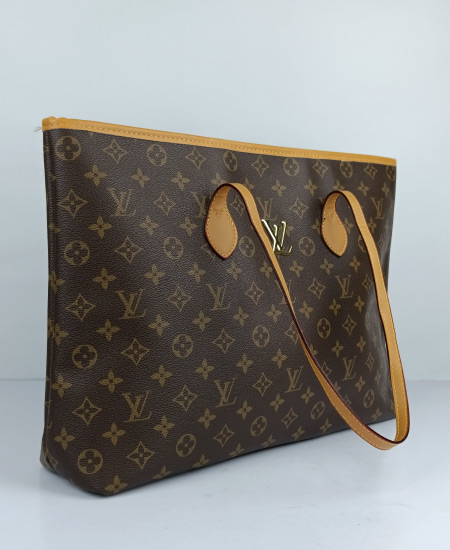 LV Neverfull Handbag in Pakistan