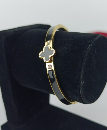 Clover Bangle Black