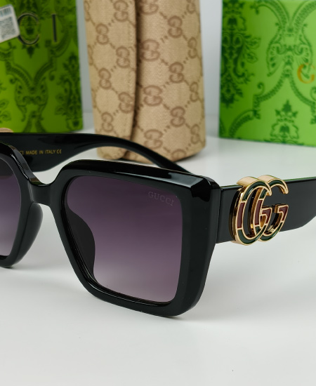 Gucci Sunglasses Oversize GG09