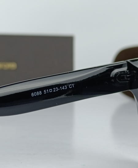 Tom Ford Cat Eye Sunglasses Black - Image 4