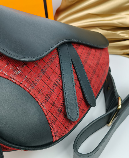 1.3 DIOR Saddle Red Leather Handbag - Image 6