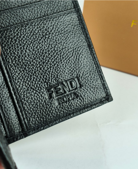 Fendi Men's Leather Wallet 19082 - Image 5
