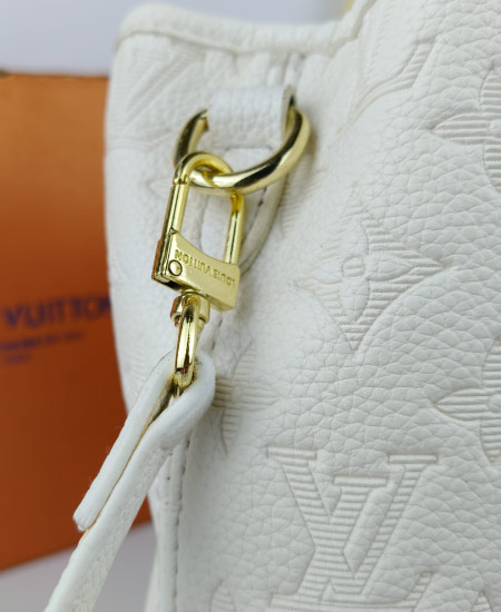 Louis Vuitton White Tote Handbag - Image 4